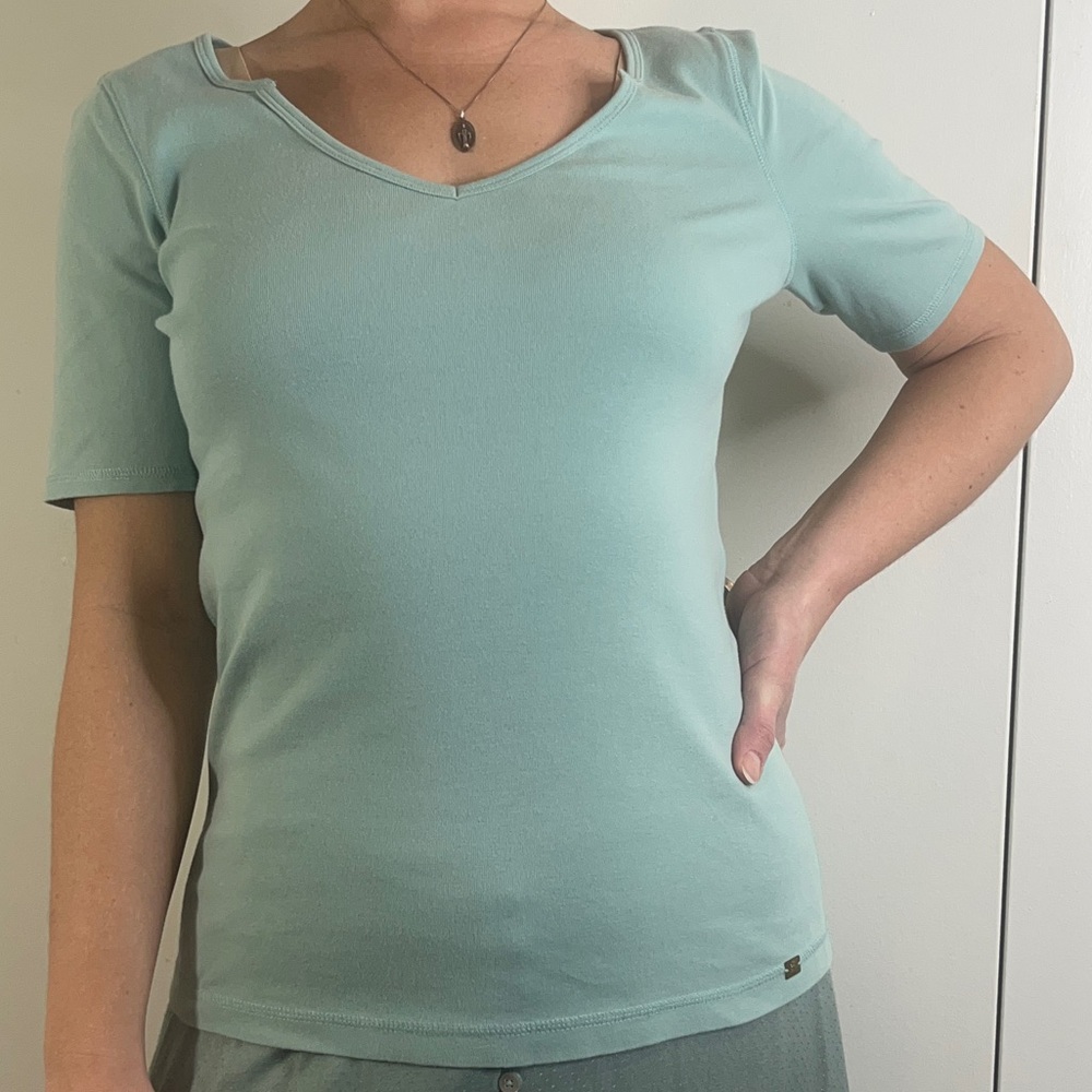 Tommy Bahama 100% cotton v neck top